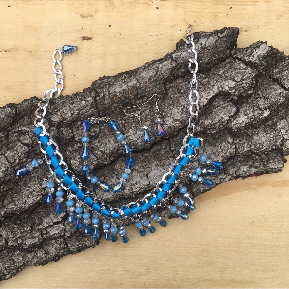 Set with necklace, bracelet, & earrings